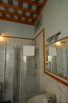 فندق Cavour 10 2*
